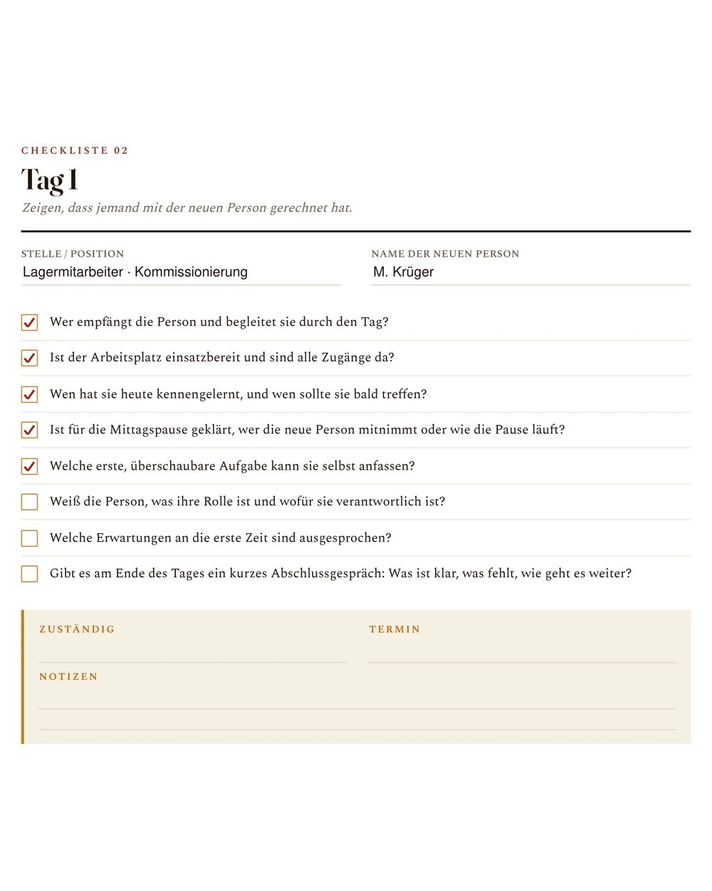 Eine ausdruckbare PDF-Checkliste für Tag 1, mit abgehakten Punkten und Feldern für Zuständige und Notizen.